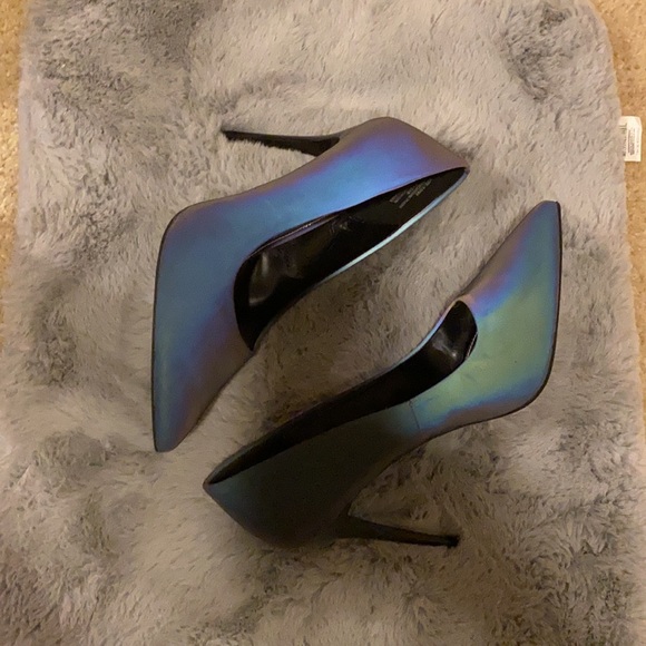 Heels - Picture 2 of 2